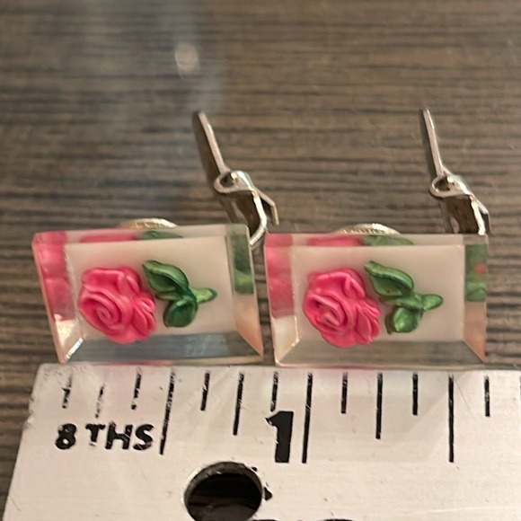 Vintage Clear Rectangle Lucite Reverse Carved Pink Painted Rose Clip Earrings - Picture 9 of 14